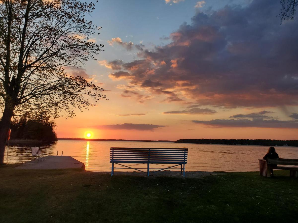 Fun Place With A Sandy Beach For Swimming, Boating, And Fishing, Featuring 3 Available Cabins Fenelon Falls Exterior foto