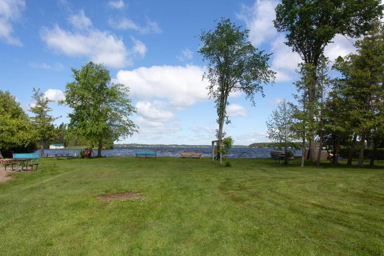 Fun Place With A Sandy Beach For Swimming, Boating, And Fishing, Featuring 3 Available Cabins Fenelon Falls Exterior foto