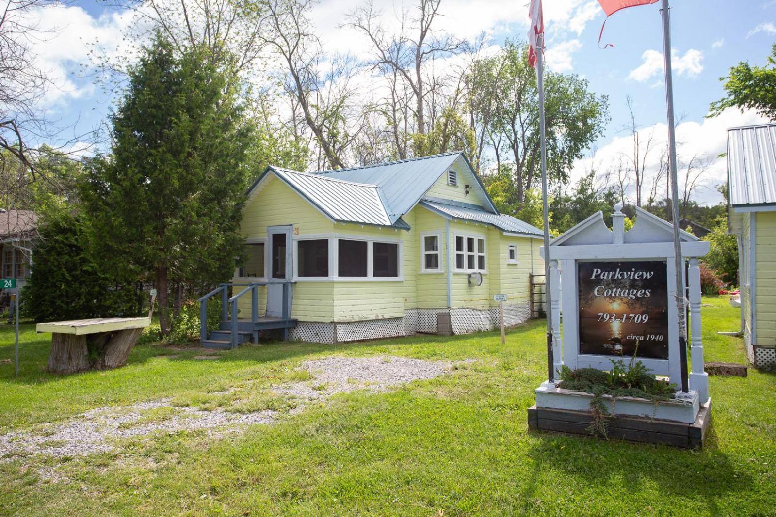 Fun Place With A Sandy Beach For Swimming, Boating, And Fishing, Featuring 3 Available Cabins Fenelon Falls Exterior foto